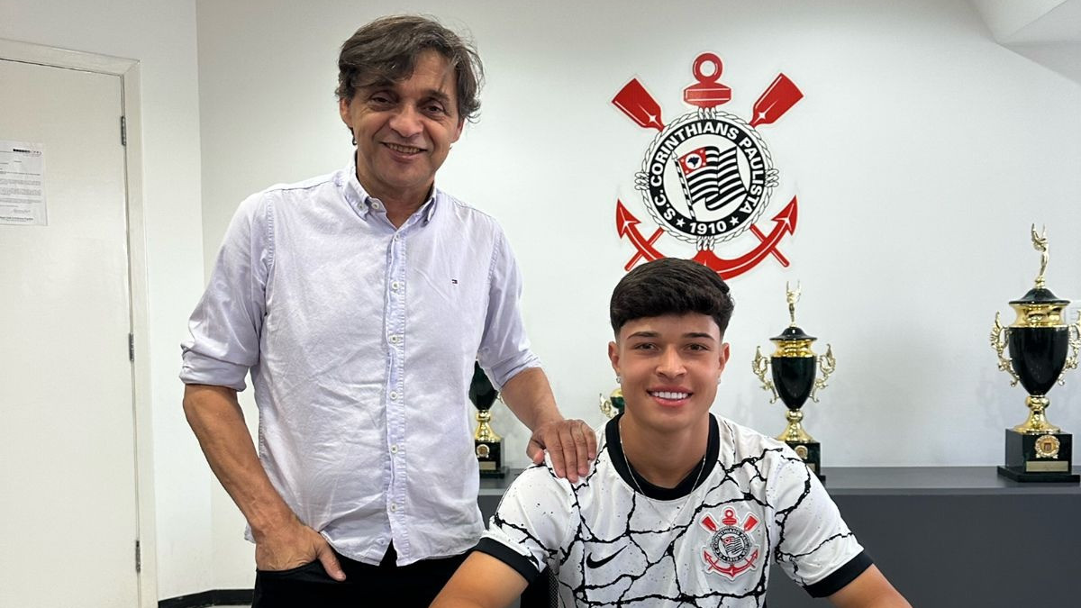 GABRIEL CAIPIRA, DESTAQUE DO SUB-20 ASSINA PRIMEIRO CONTRATO PROFISSIONAL COM O CORINTHIANS